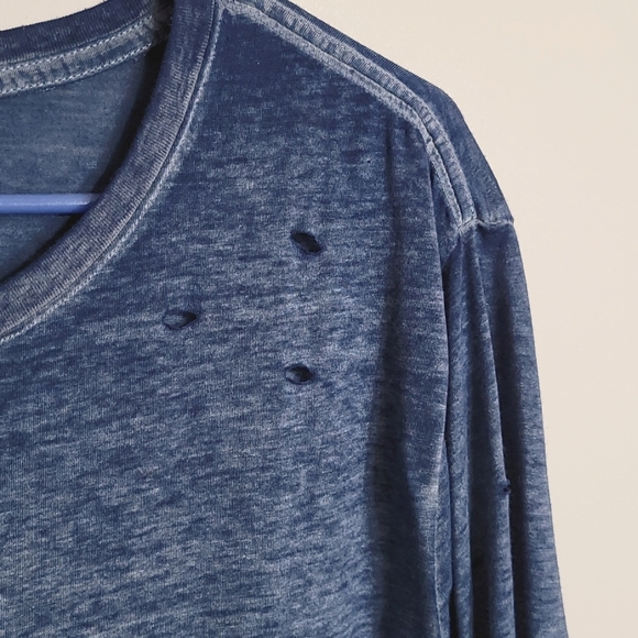 💥Forever 21 Distressed T-Shirt - Picture 4 of 10